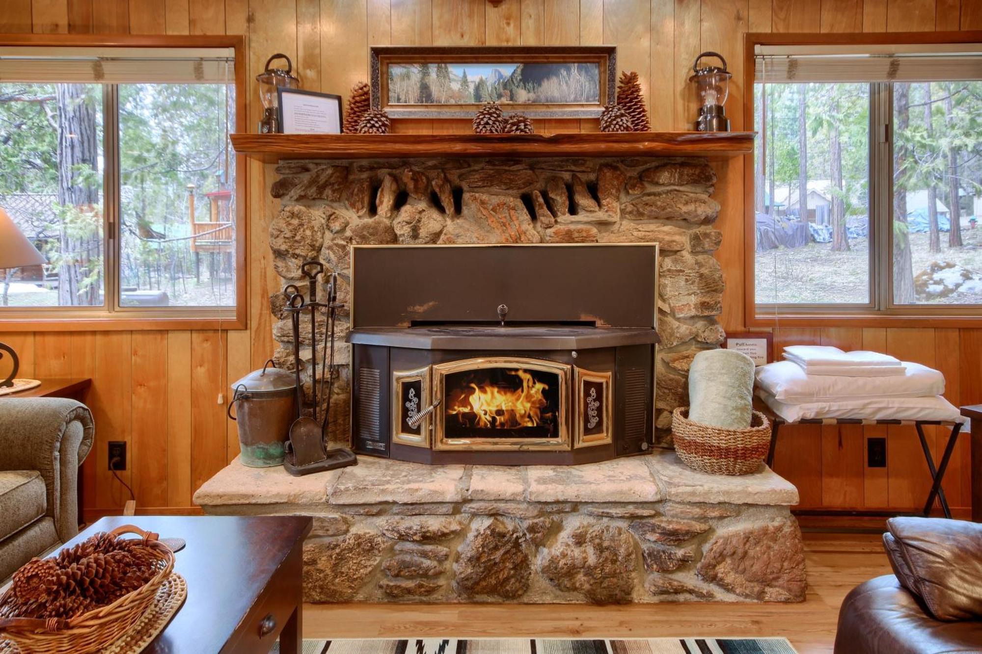 Acorn Alley Inside Yosemite - Dog Friendly W/hot Tub, Fire Pit, Ev Charger North Wawona